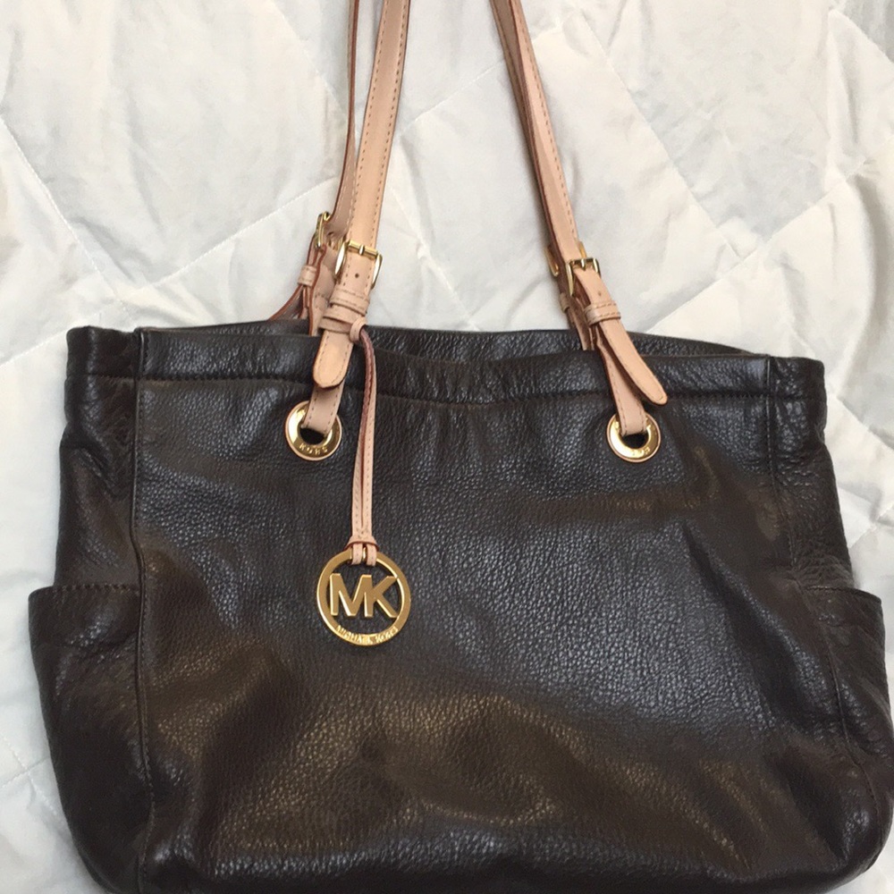 Michael Kors shoulder Bag.